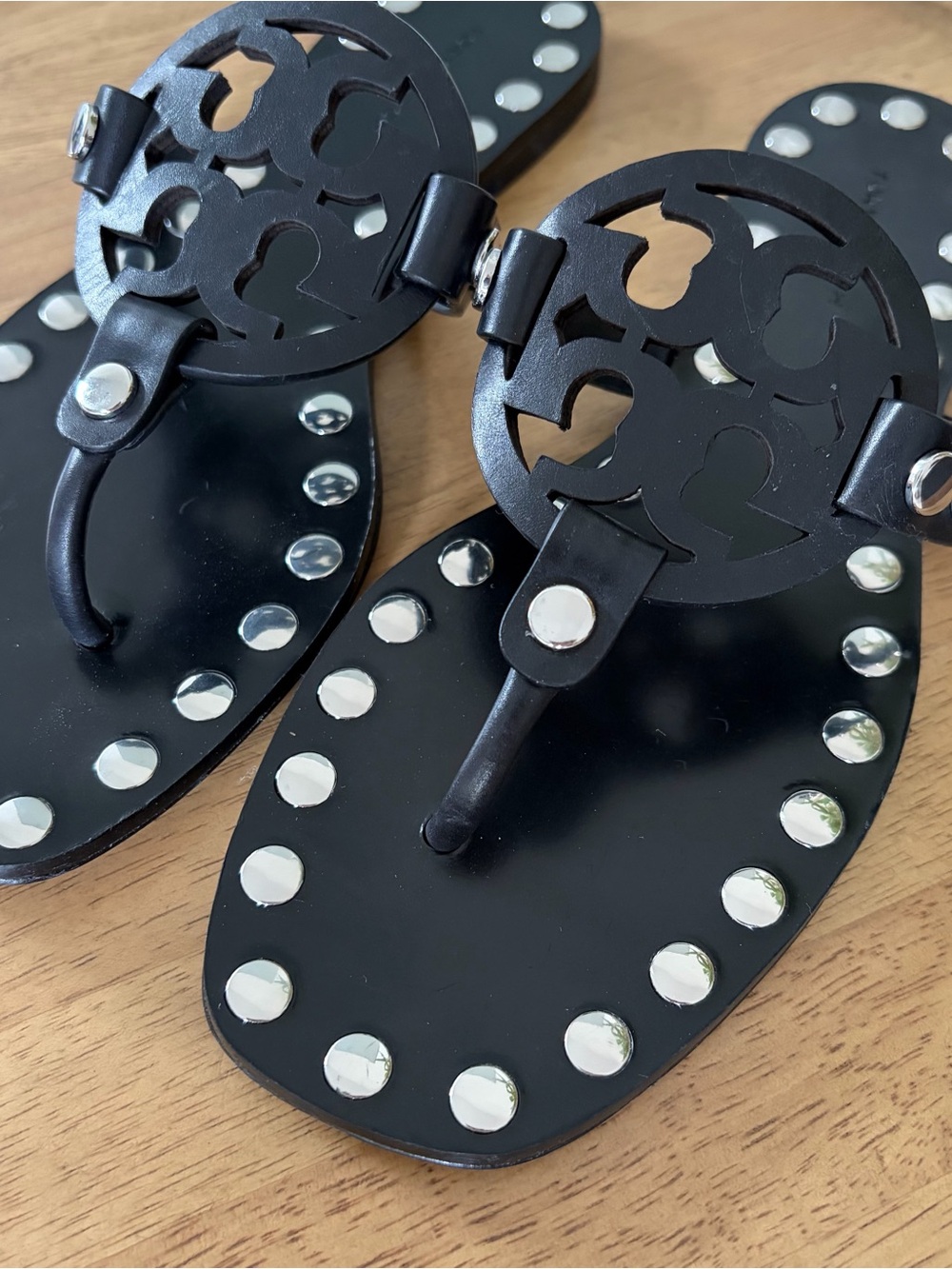 NEW Tory Burch Miller Stud Thong Sandals 5.5 - Picture 4 of 7